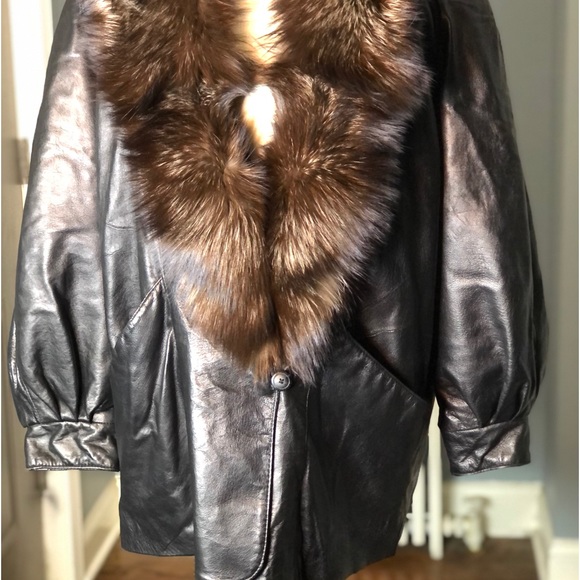 Plus size vintage leather jacket with fox collar, best fits up to a 1x. - Picture 1 of 6